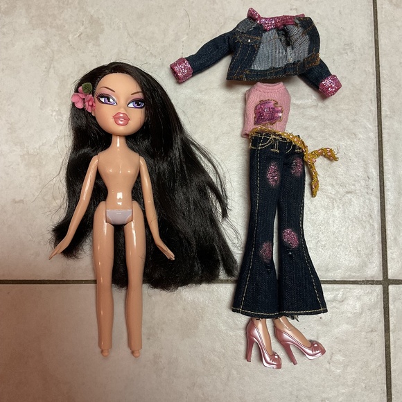 Bratz Flower Girlz Nora - Picture 1 of 7